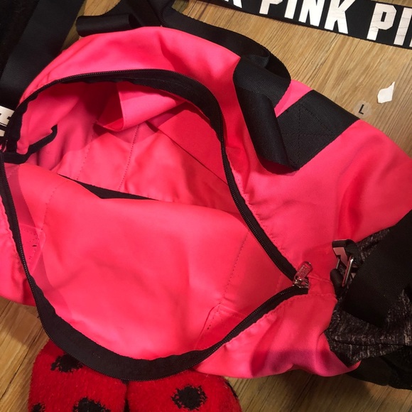 🚫TRADED🚫 NWOT PINK duffel bag - Picture 2 of 3